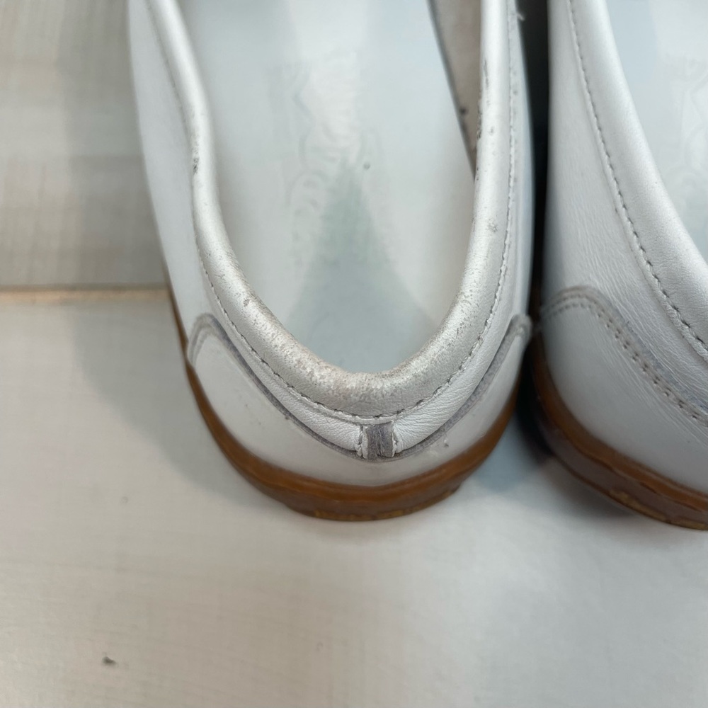 Salvatore Ferragammo White Leather Loafer Style Flats, Sz 7-1/2 N - Picture 8 of 11